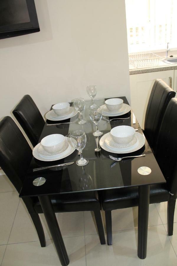 Van Apartments Caerphilly Extérieur photo