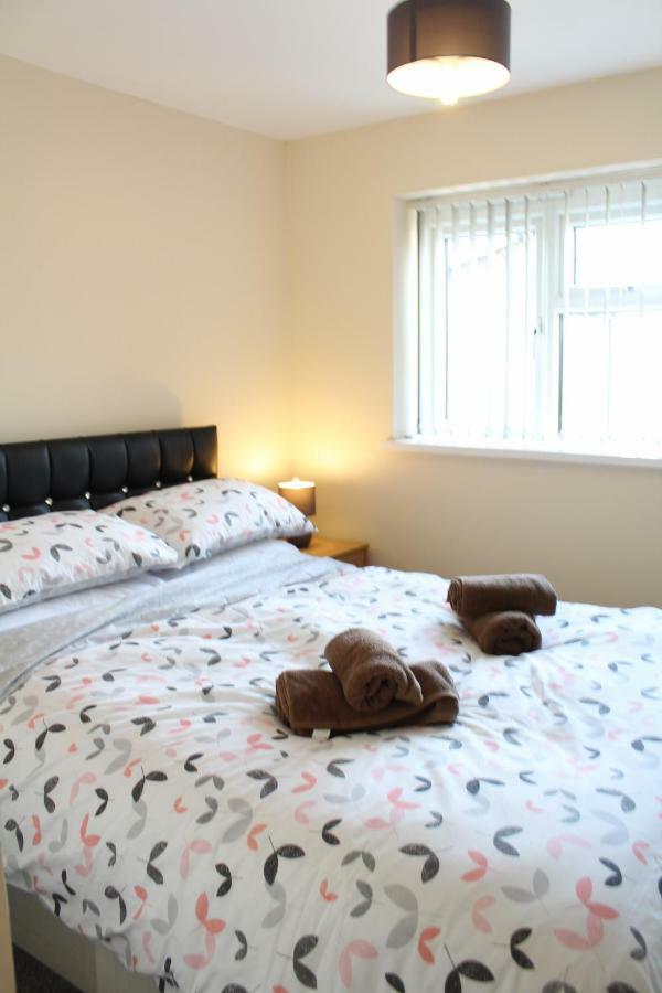 Van Apartments Caerphilly Extérieur photo